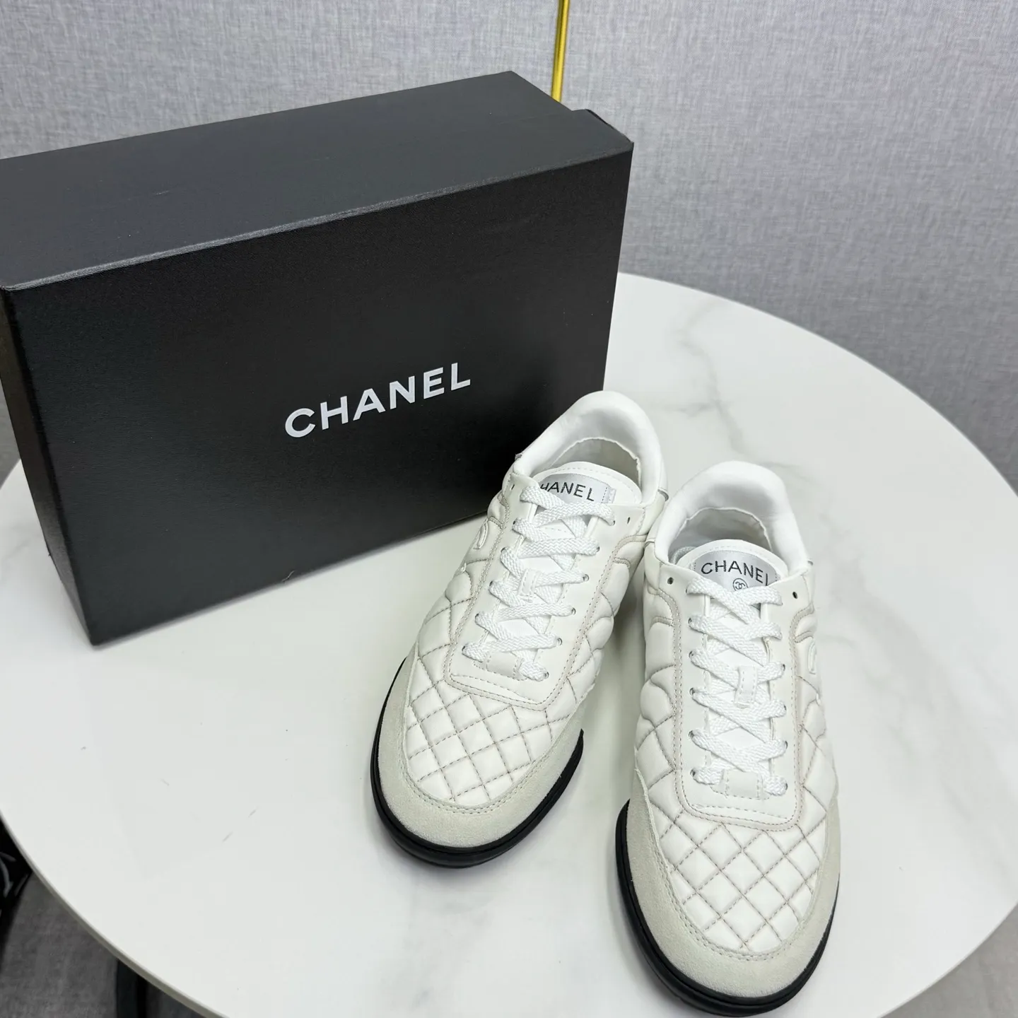 👟👟Ex-factory price 600👟👟Chanel Panda Shoes! 2025 counter's top casual sports shoes. This classic design; the upper is electro-embroidered with a variety of techniques; the outsole is fashionable and sporty; the unusual inclusion of a variety of color matching elements... The diversified mix and match is very good-looking and versatile, and can be used for leisure, fashion, sports, and outdoor... ꫛꫀꪝ Go➫ Materials: ❶Upper made of: original imported first-layer silk cowhide + original waterproof cloth + original first-layer cowhide ❷Inner lining: Original Yangli+wang ❸ Outsole based on: Original TPU combination outsole Counter boutique packaging complete set for women 35–41